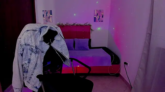 Snapshot of Charlee_pink chatting on October 2025 01:52:01 PM Charlee pink online show from October 2025 01:52:01 PM