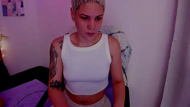 Snapshot of Charlee_pink chatting on October 2025 05:00:01 PM Charlee pink online show from October 2025 05:00:01 PM