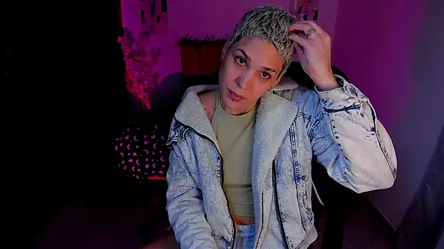 Snapshot of Charlee_pink chatting on October 2025 03:04:02 AM Charlee pink online show from October 2025 03:04:02 AM