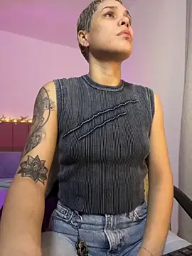 Snapshot of Charlee_pink chatting on October 2025 04:34:02 AM Charlee pink online show from October 2025 04:34:02 AM