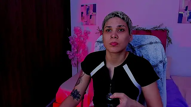 Snapshot of Charlee_pink chatting on October 2025 11:05:01 PM Charlee pink online show from October 2025 11:05:01 PM