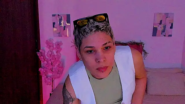 Snapshot of Charlee_pink chatting on October 2025 05:31:02 PM Charlee pink online show from October 2025 05:31:02 PM