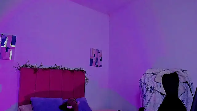 Snapshot of Charlee_pink chatting on October 2025 02:06:02 AM Charlee pink online show from October 2025 02:06:02 AM