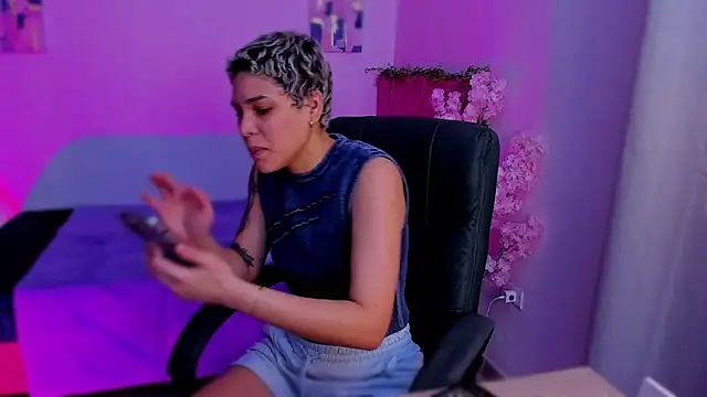 Charlee pink online show from November 2025 08:09:01 PM