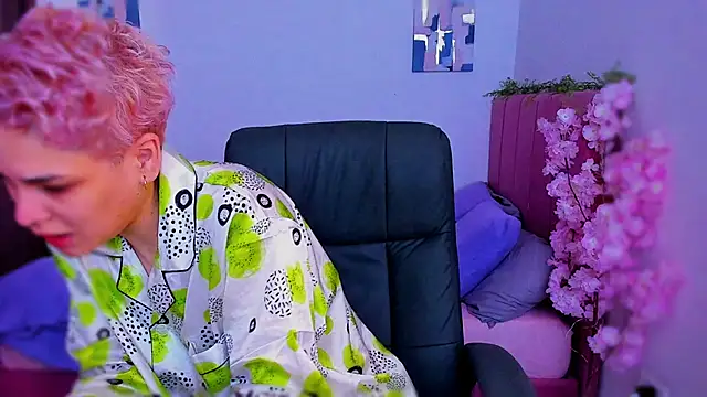 Charlee pink online show from December 2025 04:56:01 PM