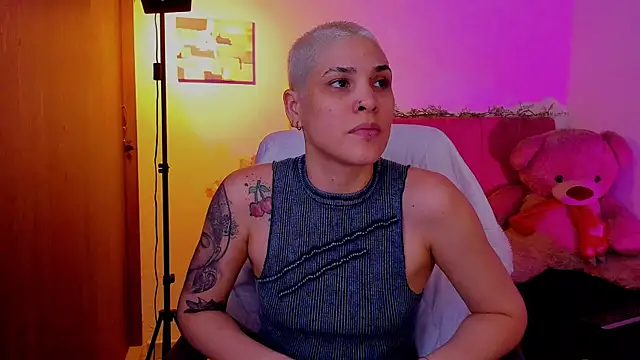 Charlee pink online show from April 2026 06:02:02 AM