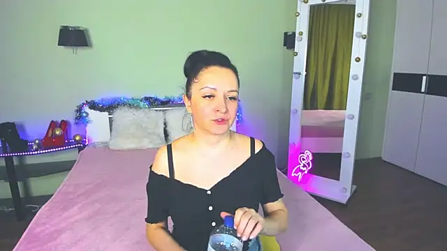 Snapshot of AngellLika chatting on December 2024 07:19:02 AM AngellLika online show from December 2024 07:19:02 AM