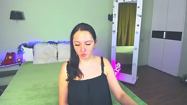 Snapshot of AngellLika chatting on December 2024 04:05:02 PM AngellLika online show from December 2024 04:05:02 PM