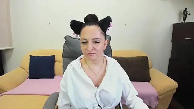 Snapshot of AngellLika chatting on November 2025 10:15:02 AM AngellLika online show from November 2025 10:15:02 AM