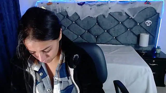 Julietacollins06 online show from October 2025 01:11:01 PM