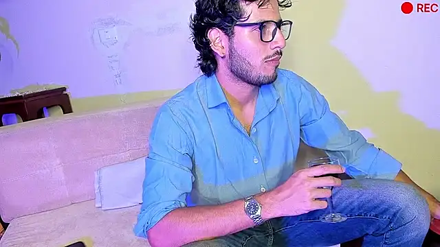 Nicholasrodrii online show from December 2024 09:50:01 PM