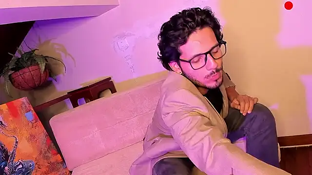 Nicholasrodrii online show from December 2024 10:36:02 PM