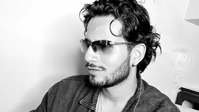 Nicholasrodrii online show from February 2025 10:31:01 PM