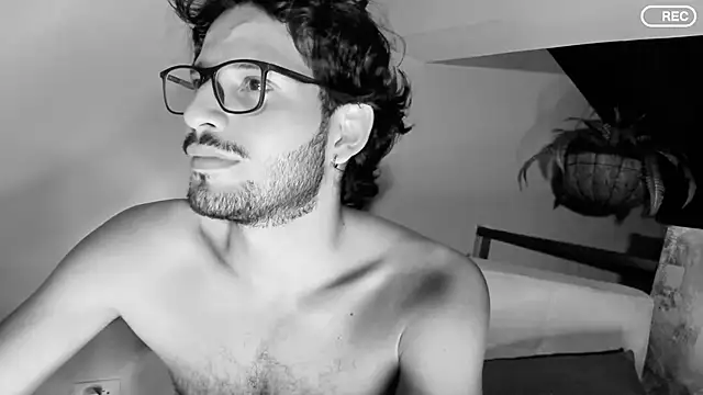 Nicholasrodrii online show from March 2025 05:00:02 AM