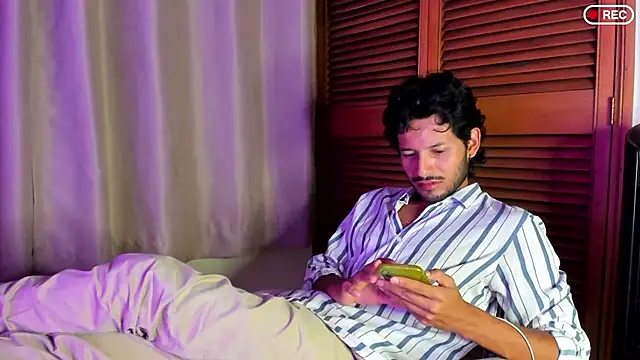 Nicholasrodrii online show from September 2025 12:36:02 AM