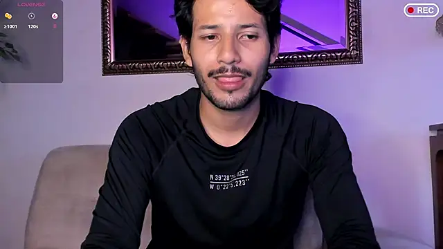 Nicholasrodrii online show from December 2025 10:47:02 PM