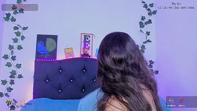 Snapshot of Mxss_Honey chatting on March 2025 02:01:02 AM Mxss Honey online show from March 2025 02:01:02 AM