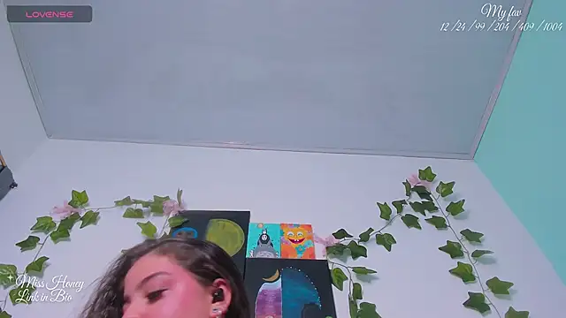 Snapshot of Mxss_Honey chatting on September 2025 09:20:01 AM Mxss Honey online show from September 2025 09:20:01 AM