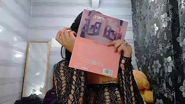 Snapshot of lily_jamesx chatting on February 2025 10:31:01 PM lily jamesx online show from February 2025 10:31:01 PM