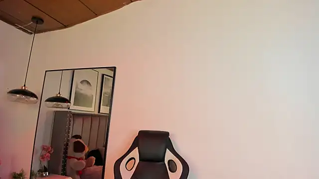 Alaia Cute online show from September 2025 03:17:01 AM