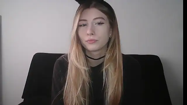 ErikaShyy online show from October 2025 10:57:02 AM