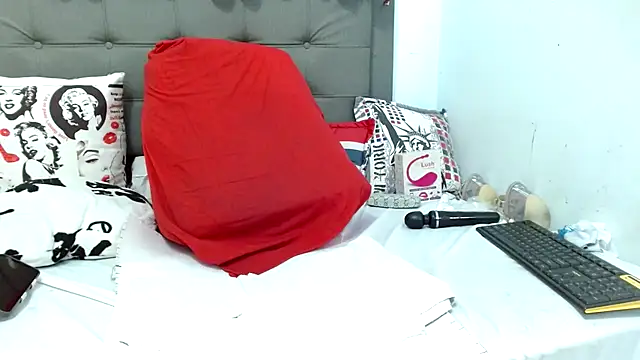 Snapshot of katysquirtdirty chatting on February 2025 12:34:02 PM katysquirtdirty online show from February 2025 12:34:02 PM