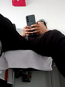 Snapshot of katysquirtdirty chatting on February 2025 08:09:02 PM katysquirtdirty online show from February 2025 08:09:02 PM