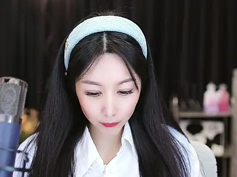 Nuyoah-77 online show from January 2025 07:07:02 PM