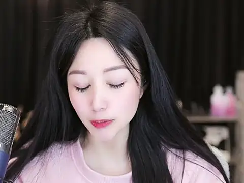 Nuyoah-77 online show from March 2025 05:57:02 PM