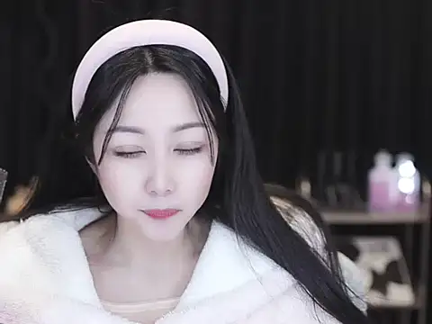 Nuyoah-77 online show from February 2026 12:15:02 PM