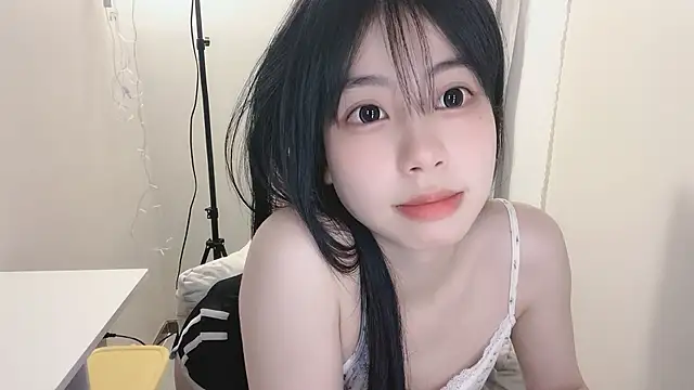 Snapshot of -Hottie chatting on February 2025 05:42:02 PM -Hottie online show from February 2025 05:42:02 PM