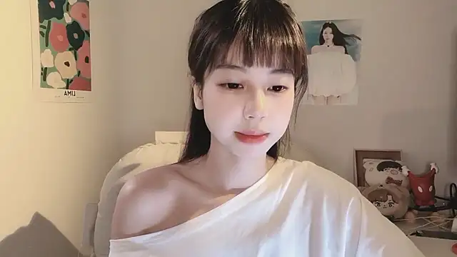 Snapshot of -Hottie chatting on September 2025 04:18:02 PM -Hottie online show from September 2025 04:18:02 PM
