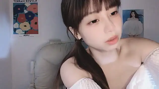 Snapshot of -Hottie chatting on September 2025 04:10:02 PM -Hottie online show from September 2025 04:10:02 PM