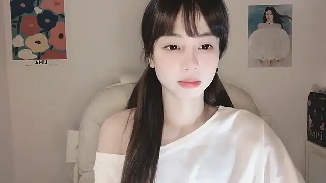 Snapshot of -Hottie chatting on September 2025 04:56:02 PM -Hottie online show from September 2025 04:56:02 PM