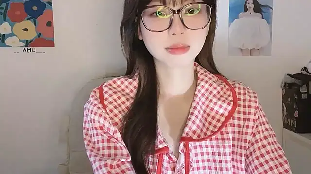 Snapshot of -Hottie chatting on October 2025 08:15:02 AM -Hottie online show from October 2025 08:15:02 AM