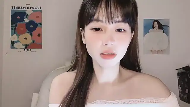 -Hottie online show from November 2025 04:00:01 PM