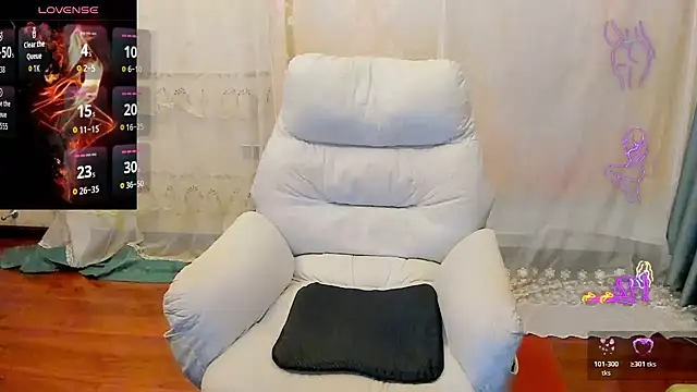 Snapshot of Pennyee chatting on July 2026 01:04:01 PM Pennyee online show from July 2026 01:04:01 PM