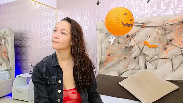 SaaraBrown online show from October 2025 12:15:01 PM