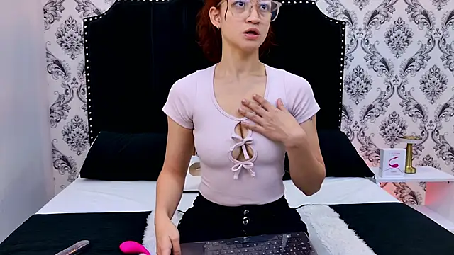 SaaraBrown online show from January 2026 12:21:01 PM