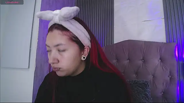 Mia Rinn online show from December 2025 01:42:01 PM