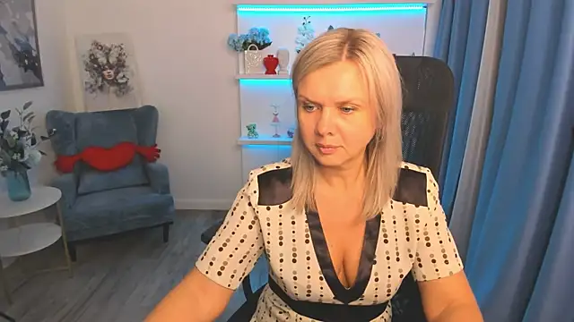 AgathaKlouin online show from March 2026 07:10:01 PM