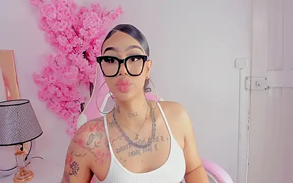 Snapshot of Mia_Jansen chatting on January 2025 09:19:02 PM Mia Jansen online show from January 2025 09:19:02 PM