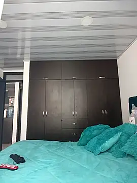 Lesly 10- online show from November 2025 03:44:02 PM