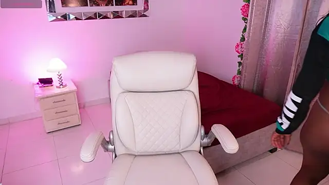 Alondrasparrow2 online show from February 2025 08:10:01 PM