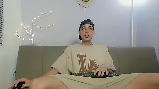 zacariasss  online show from October 2025 01:22:02 PM