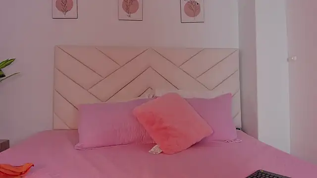 Brianna bigboobs online show from December 2024 11:12:01 AM