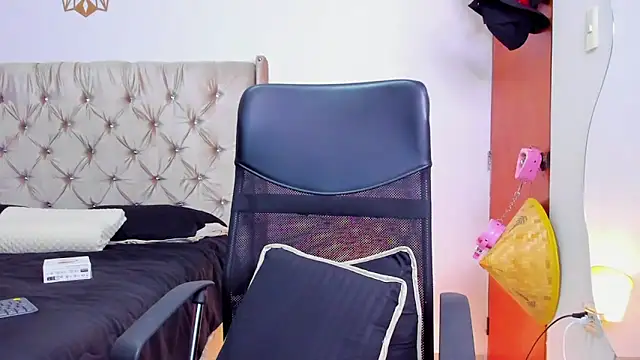 Andrew wolf7 online show from March 2026 12:51:01 AM