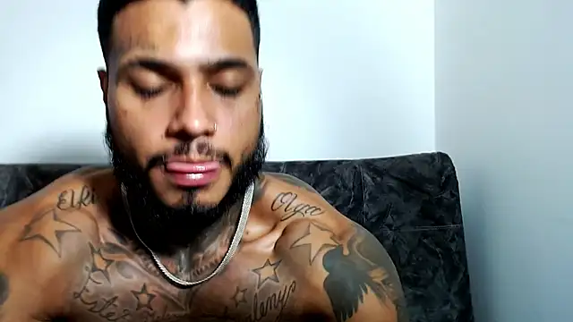 Snapshot of Exotic_tatto27121 chatting on December 2024 06:08:02 AM Exotic tatto27121 online show from December 2024 06:08:02 AM