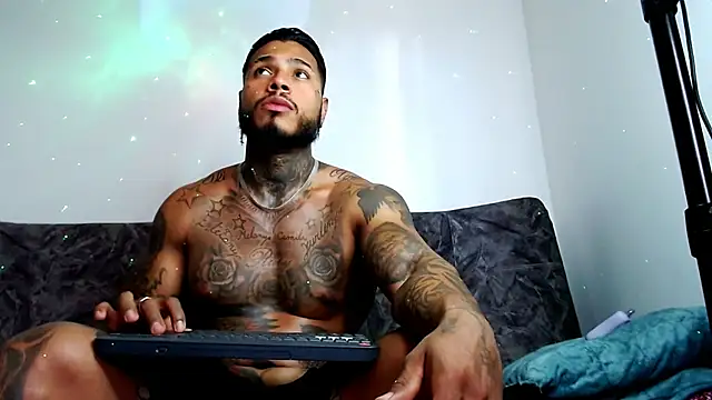 Snapshot of Exotic_tatto27121 chatting on December 2024 08:48:01 PM Exotic tatto27121 online show from December 2024 08:48:01 PM