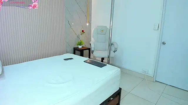 Snapshot of nathassa_grant chatting on February 2025 05:41:02 PM nathassa grant online show from February 2025 05:41:02 PM